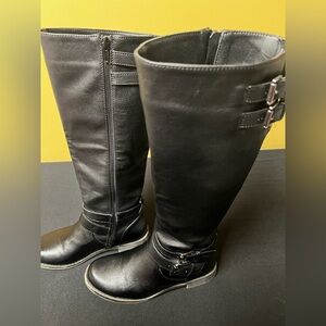 HALLY BLACK SIZE 6.5 WOMEN’S KNEE HIGH BOOTS. ZIPPER ON ONE SIDE 16” HT